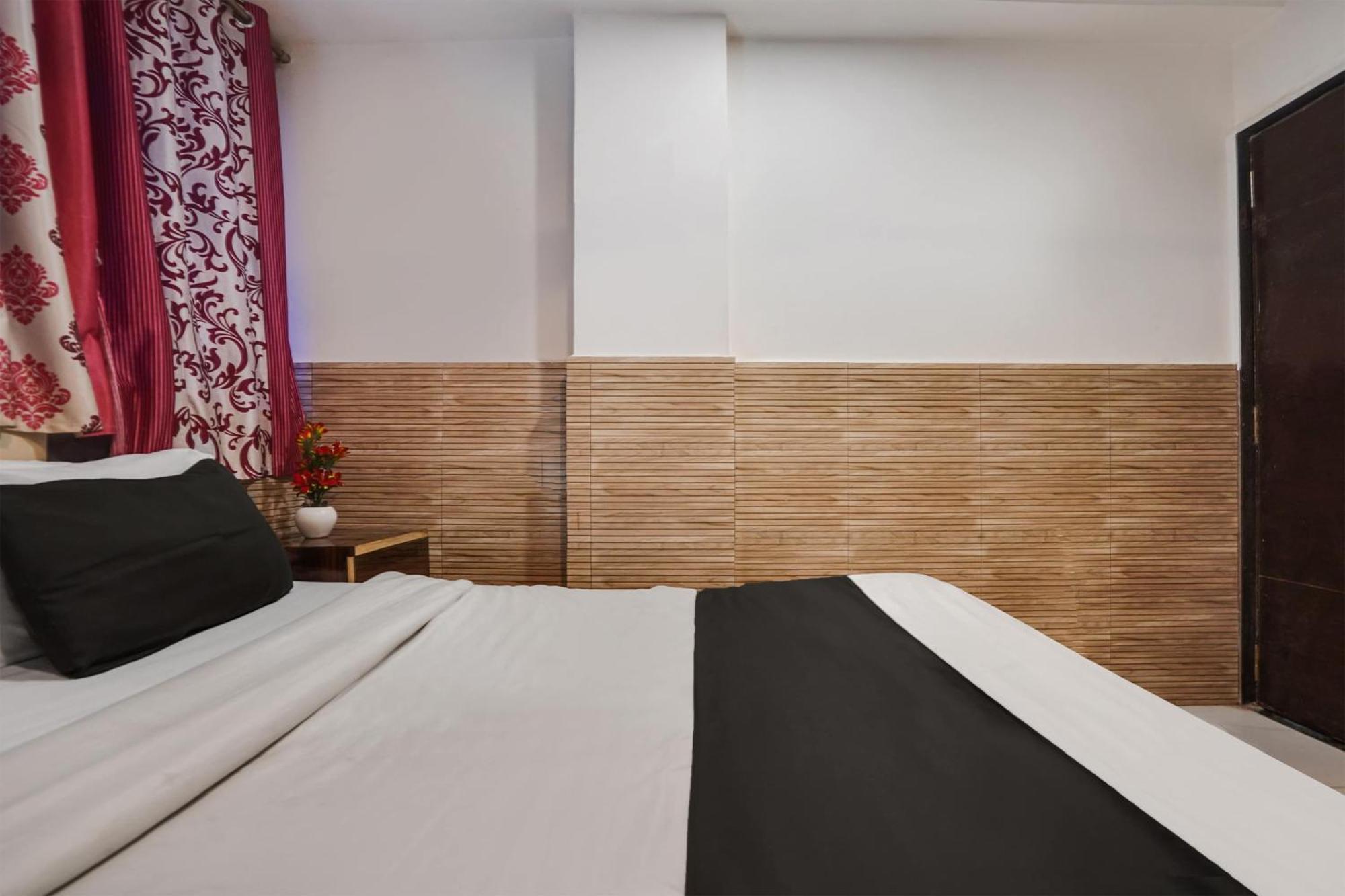 Hotel O Kanchan Palace Ahmedabad Exterior photo