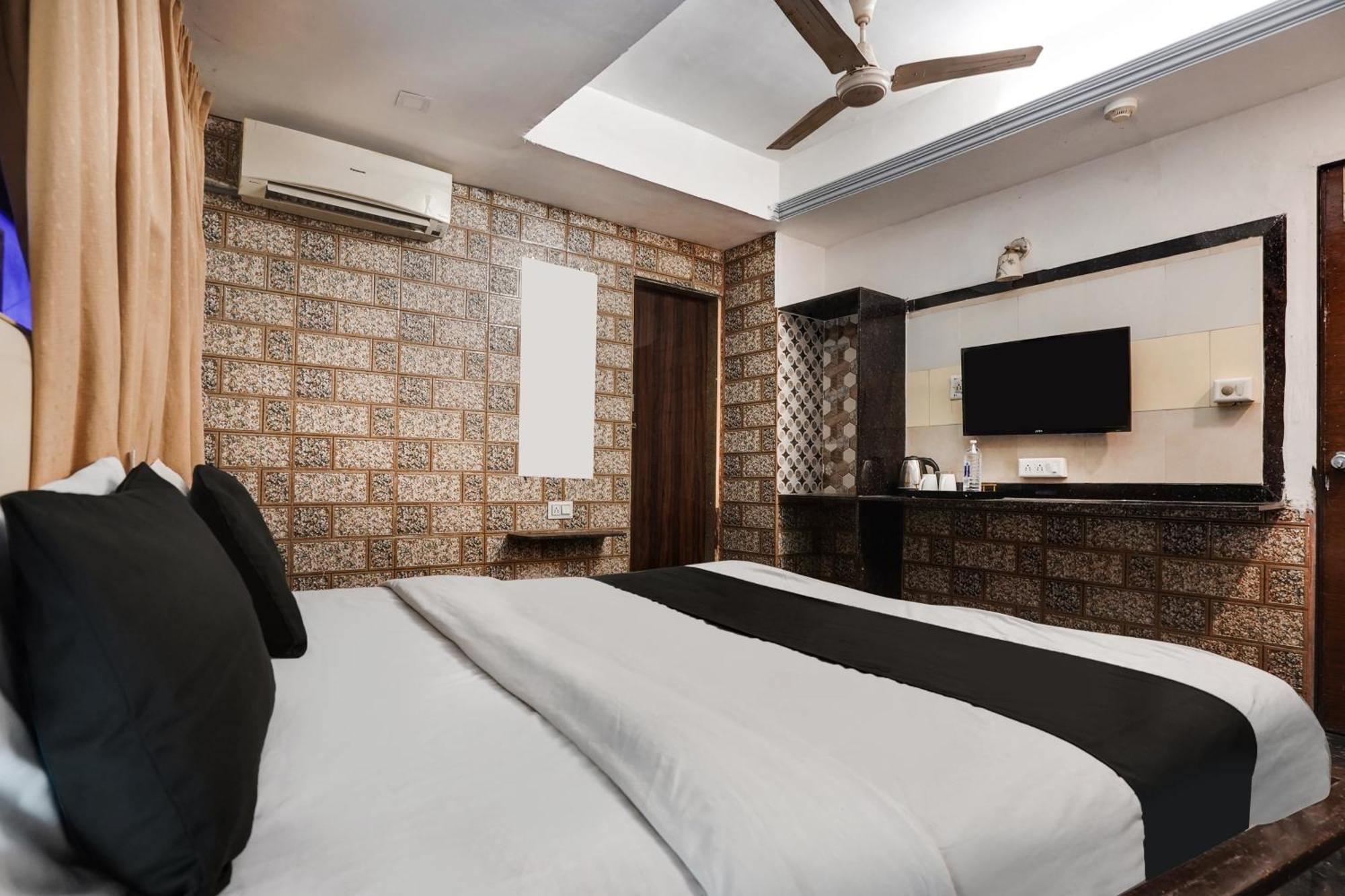Hotel O Kanchan Palace Ahmedabad Exterior photo